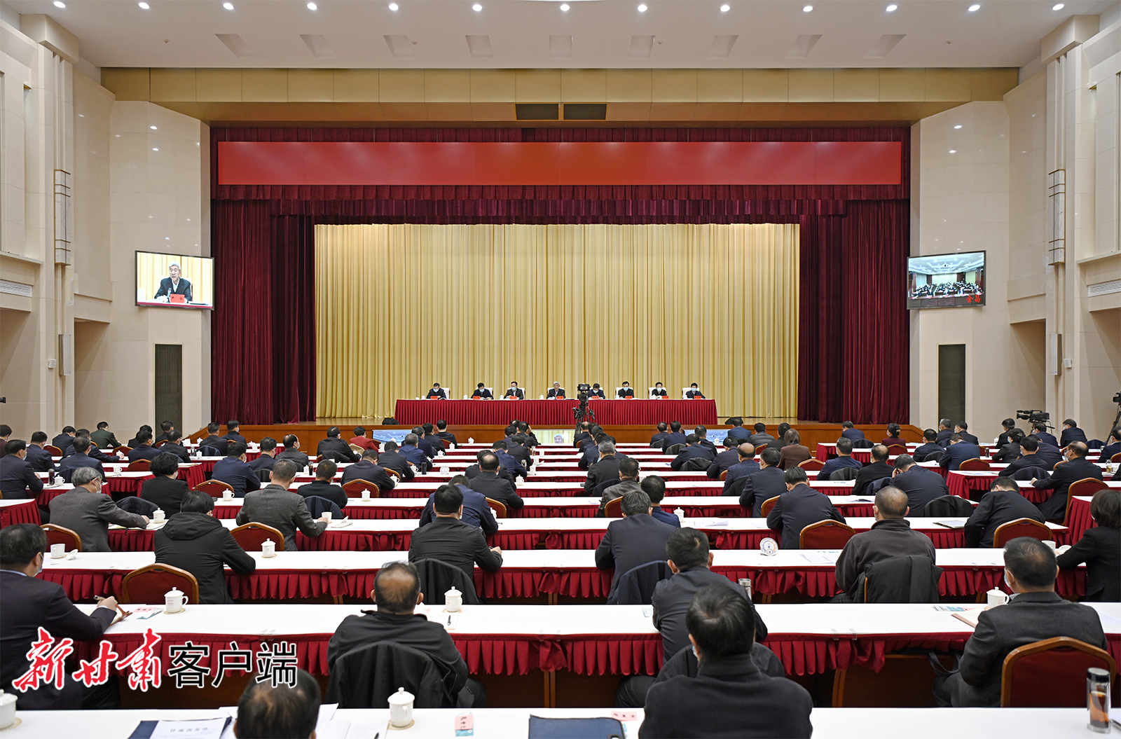 要认真学习贯彻党的十九届六中全会精神,坚持以铸牢中华民族共同体