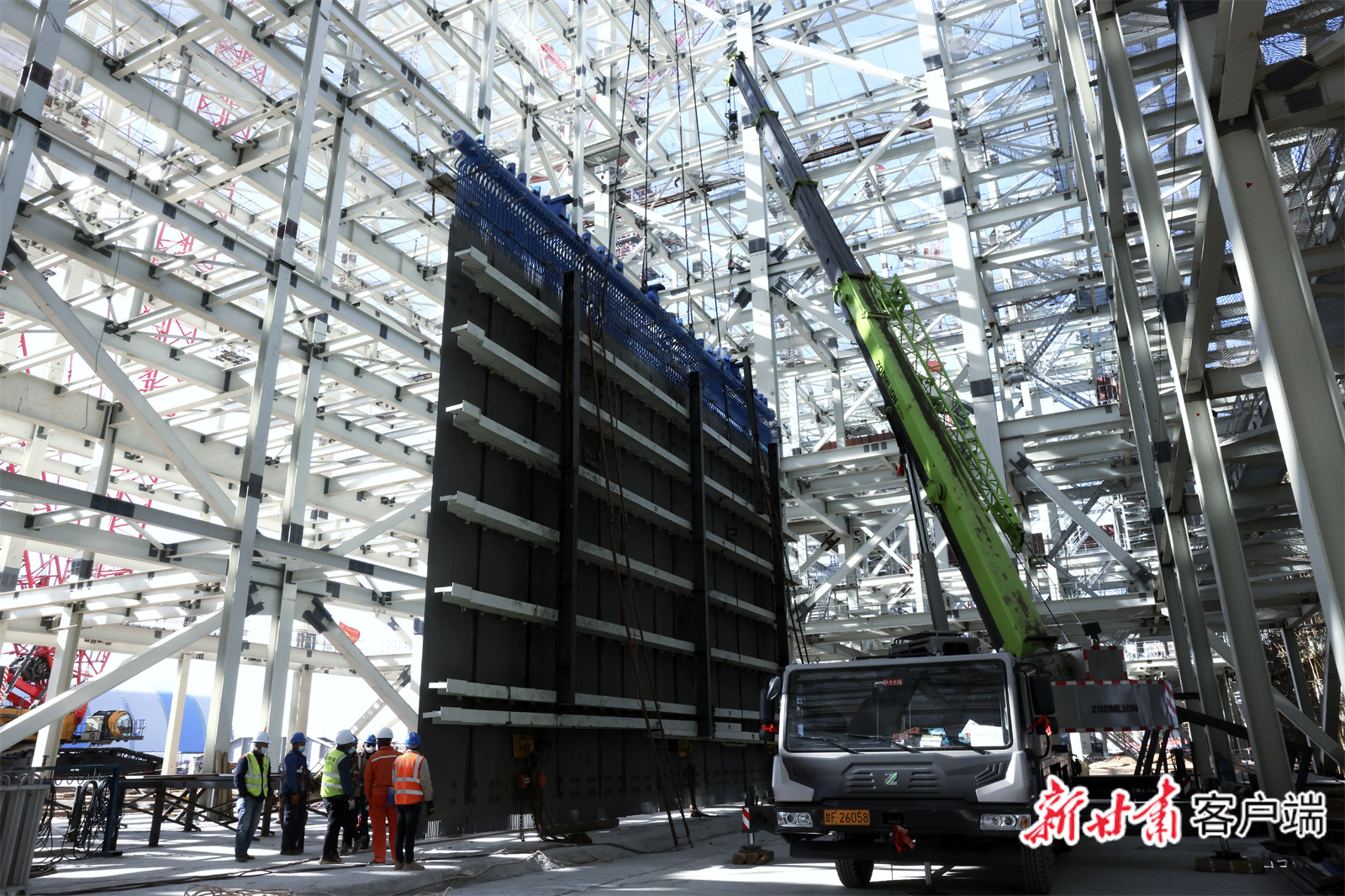 甘肃电投集团加快常乐电厂3、4号机组施工安装现场。.jpg