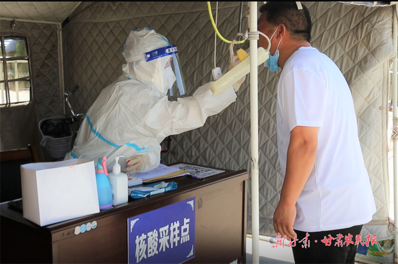 客运站对乘客进行核酸采样