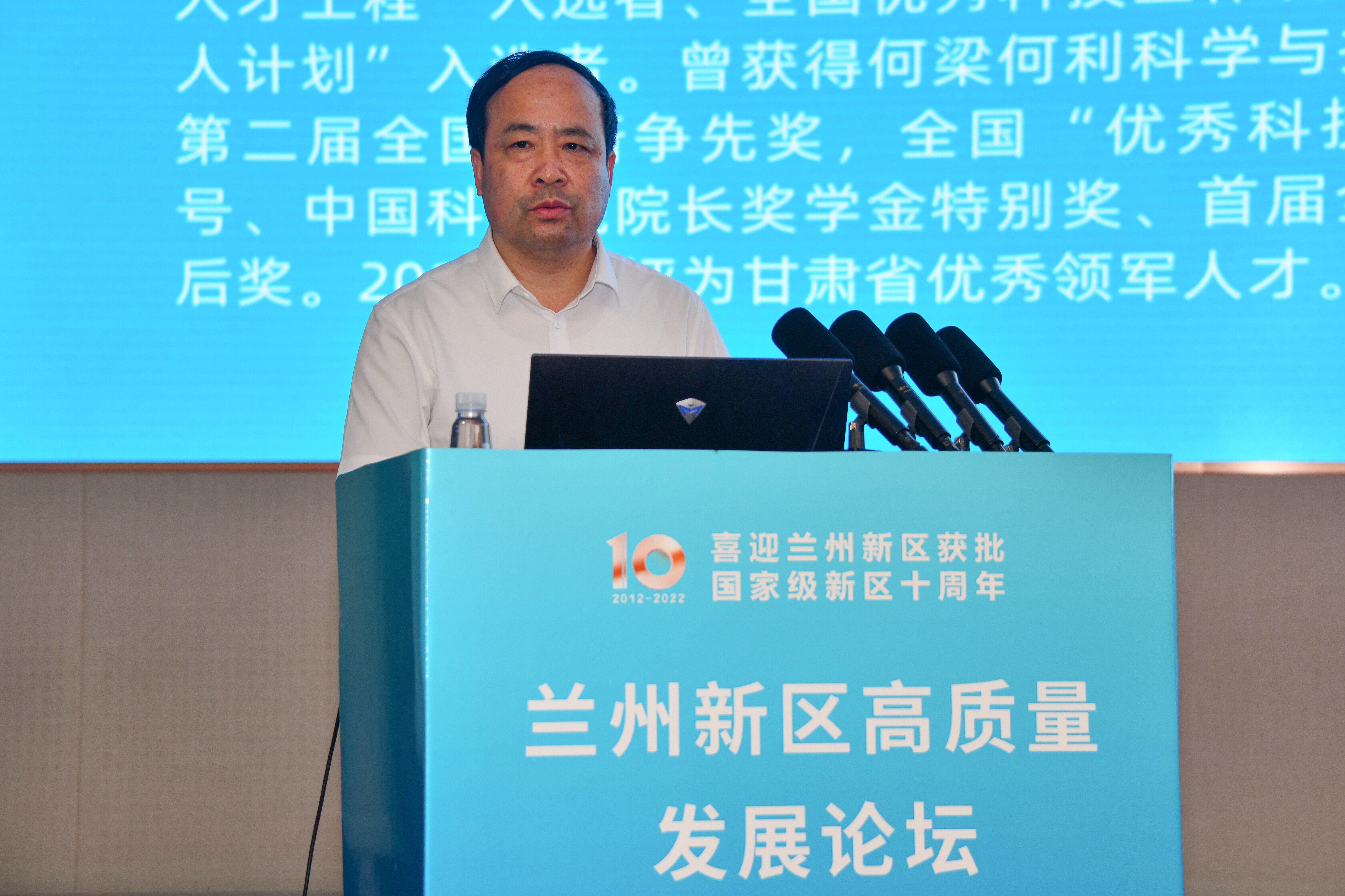 冯起