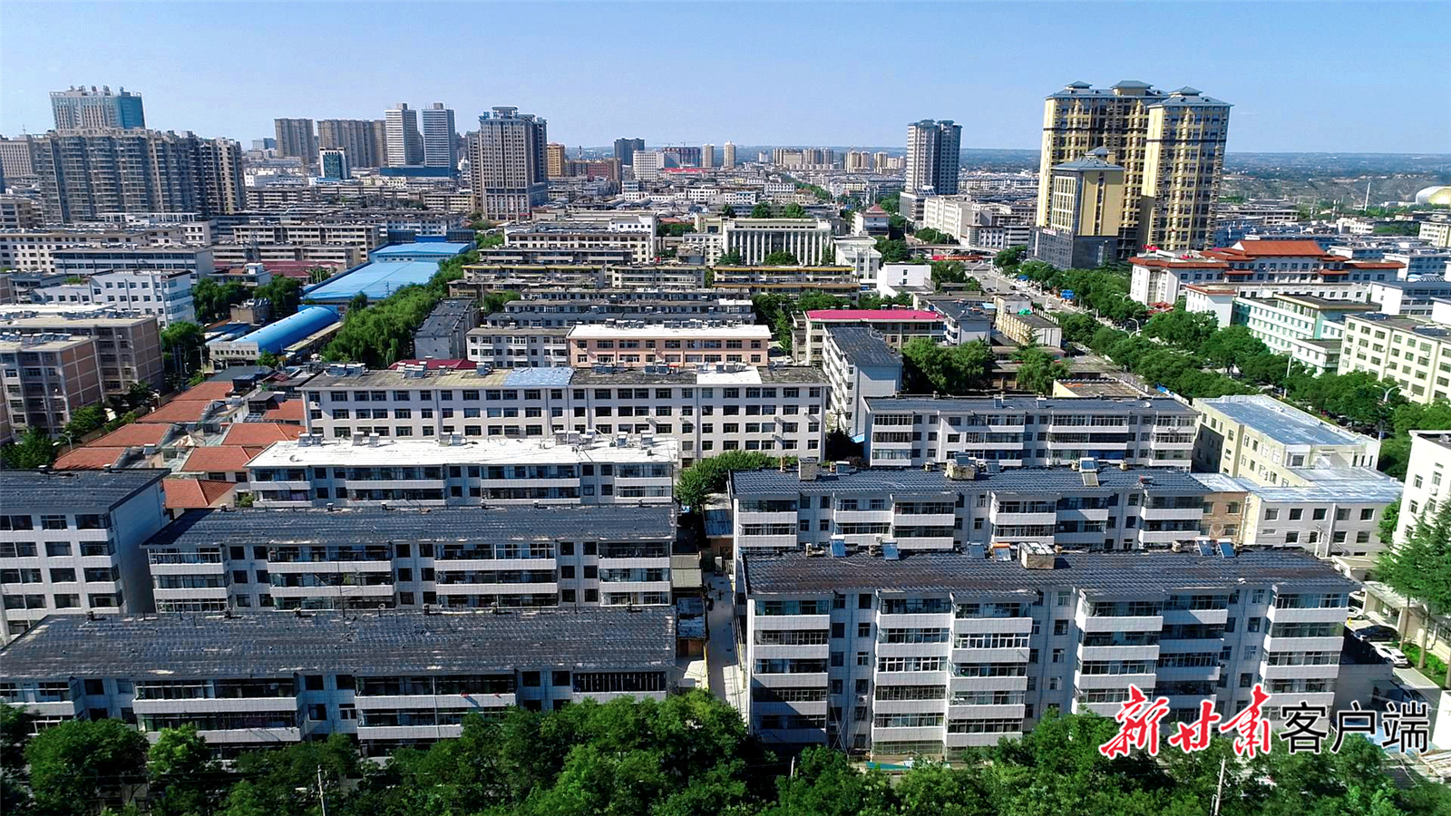 西峰区南苑路老旧小区改造后面貌焕然一新。