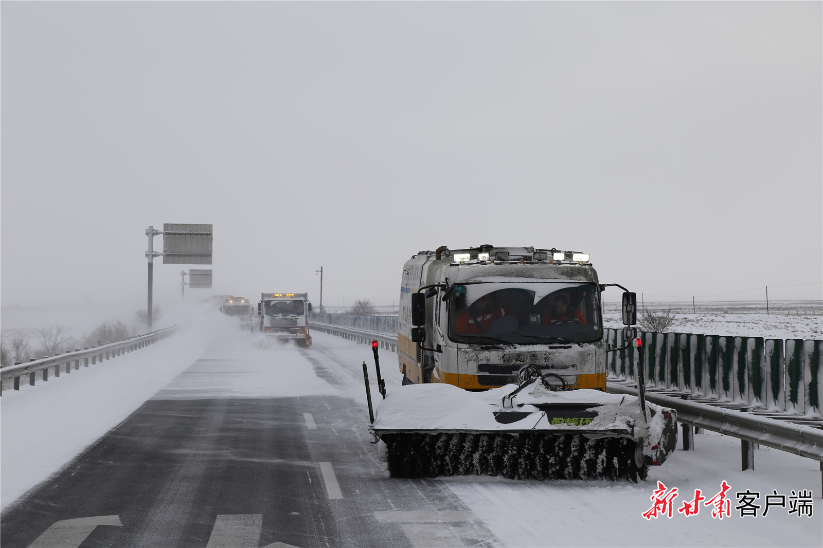 6 G30高速梯队式除雪作业 钟晓亮摄