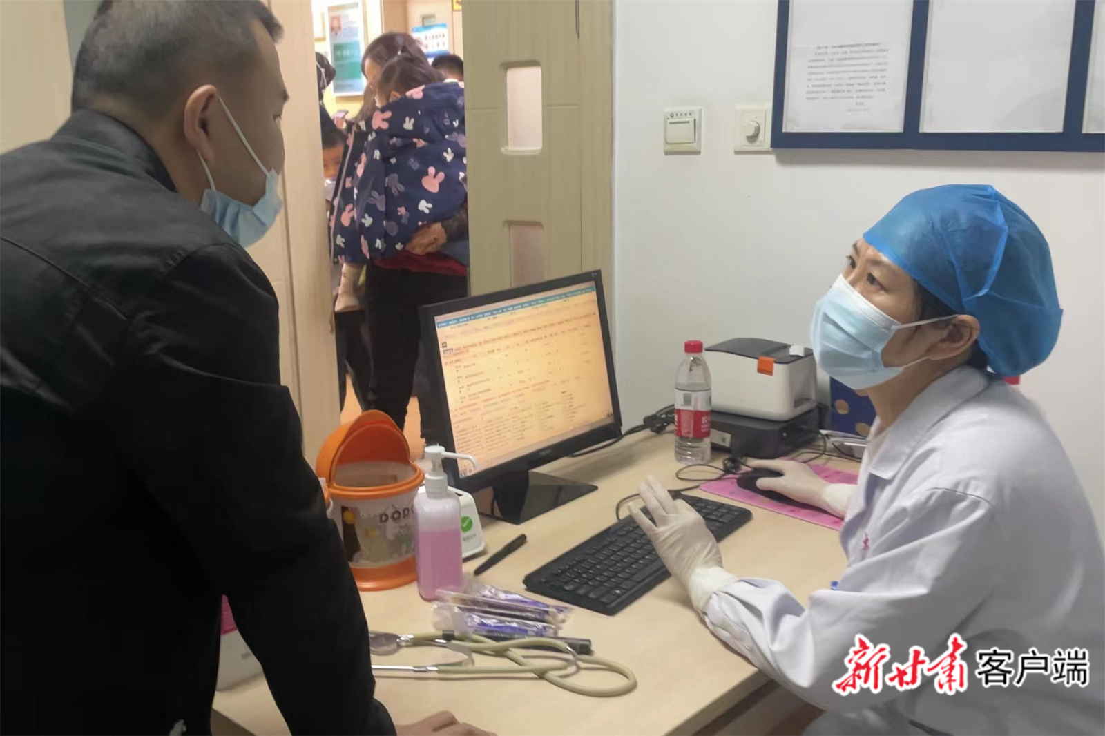 门诊延时专家坐诊!患者:这个举动很暖心