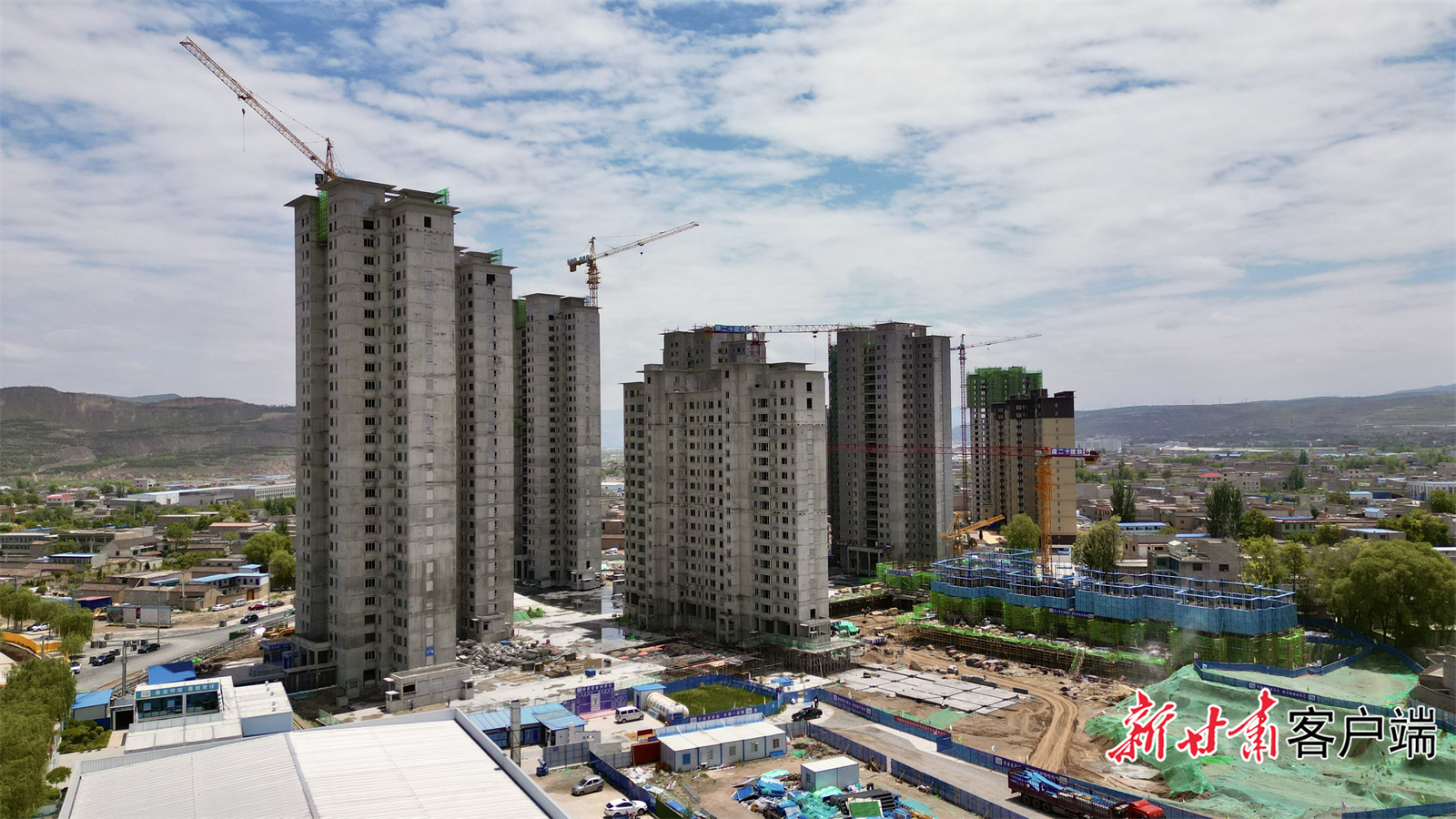 泰华阳光城集中安置小区施工现场。.jpg