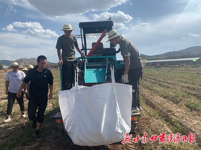 yes(二版头题)定西:“智慧农机”助力(26209228)-20231011104058