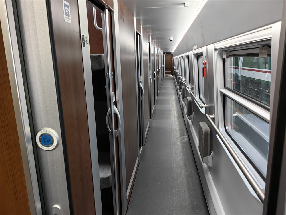 甘肃兰州:新一代长编组卧铺动集动车组首次(28013330)-20231212181806