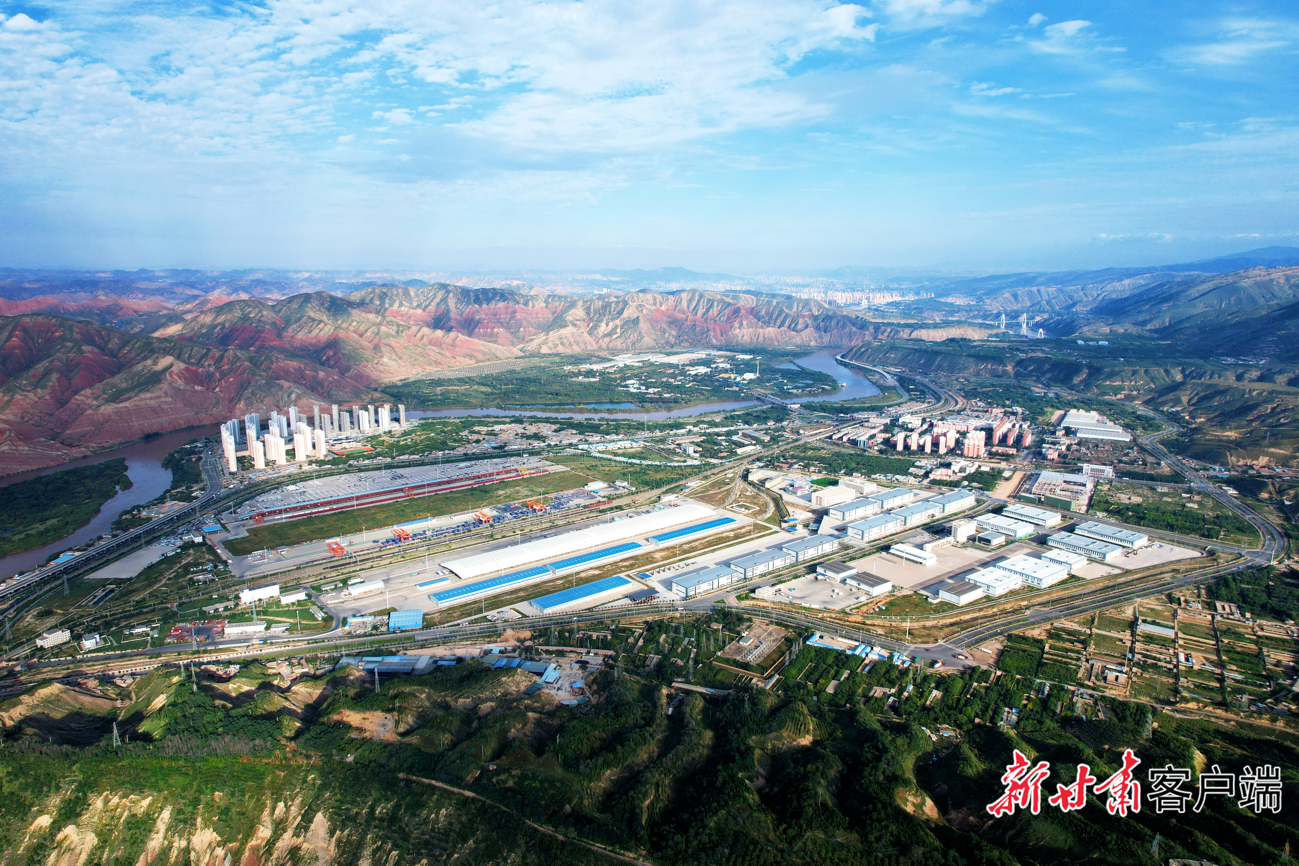 兰州陆港新城片区全景航拍 兰州陆港提供.jpg