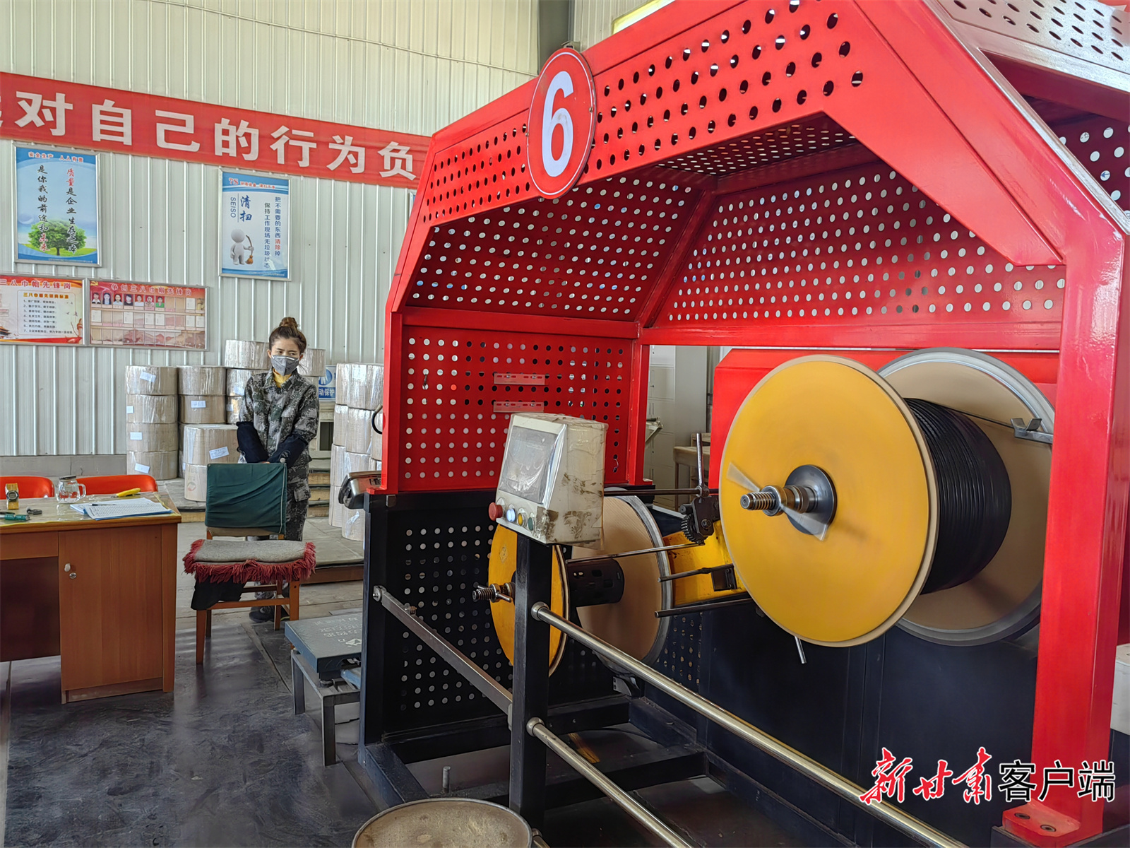 黄羊河节水公司生产小流量滴灌带.jpg