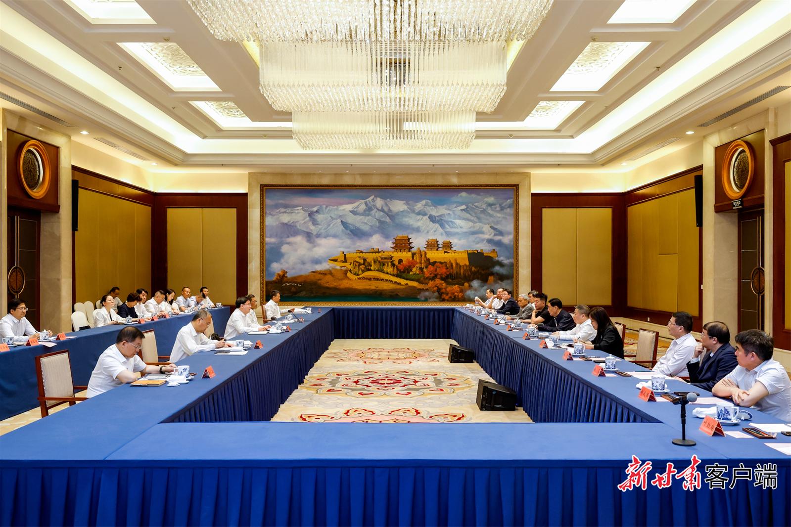 胡昌升任振鹤与李子彬一行会谈