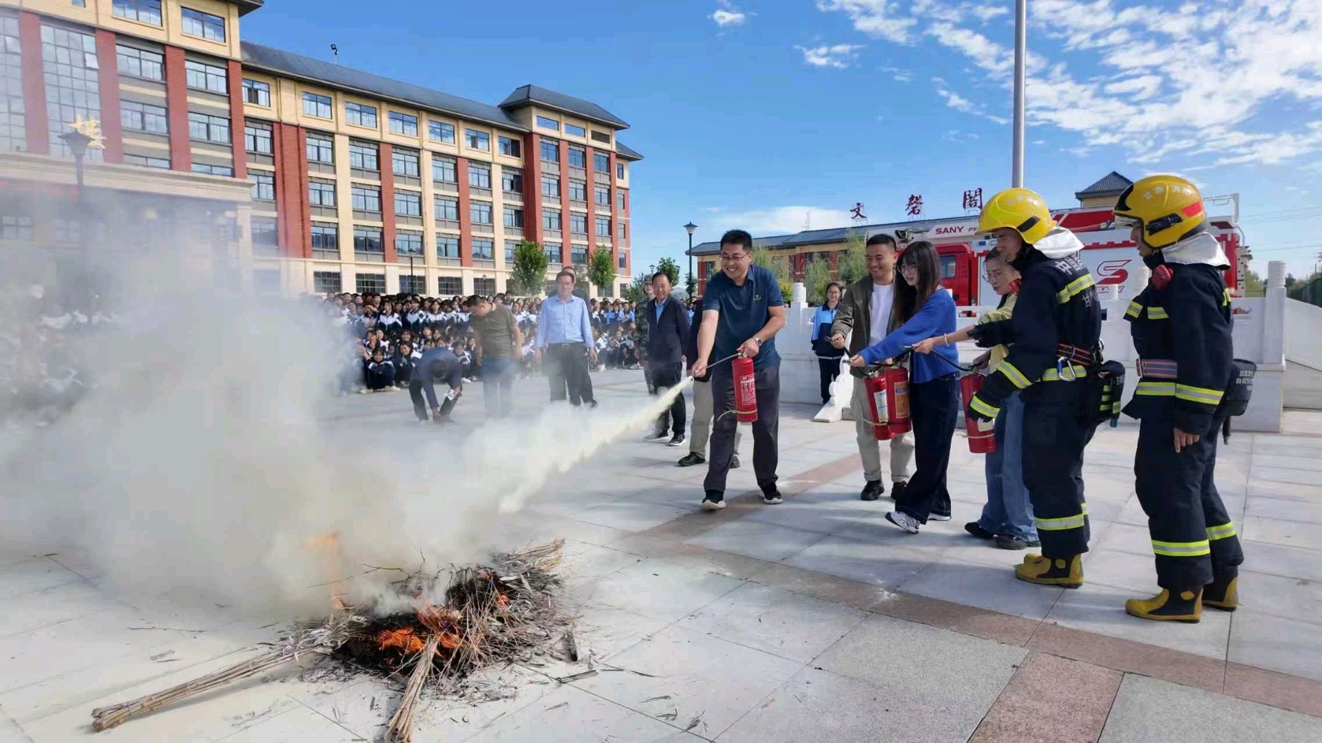 1756719355328025505.jpg 1756603371604009607.jpg