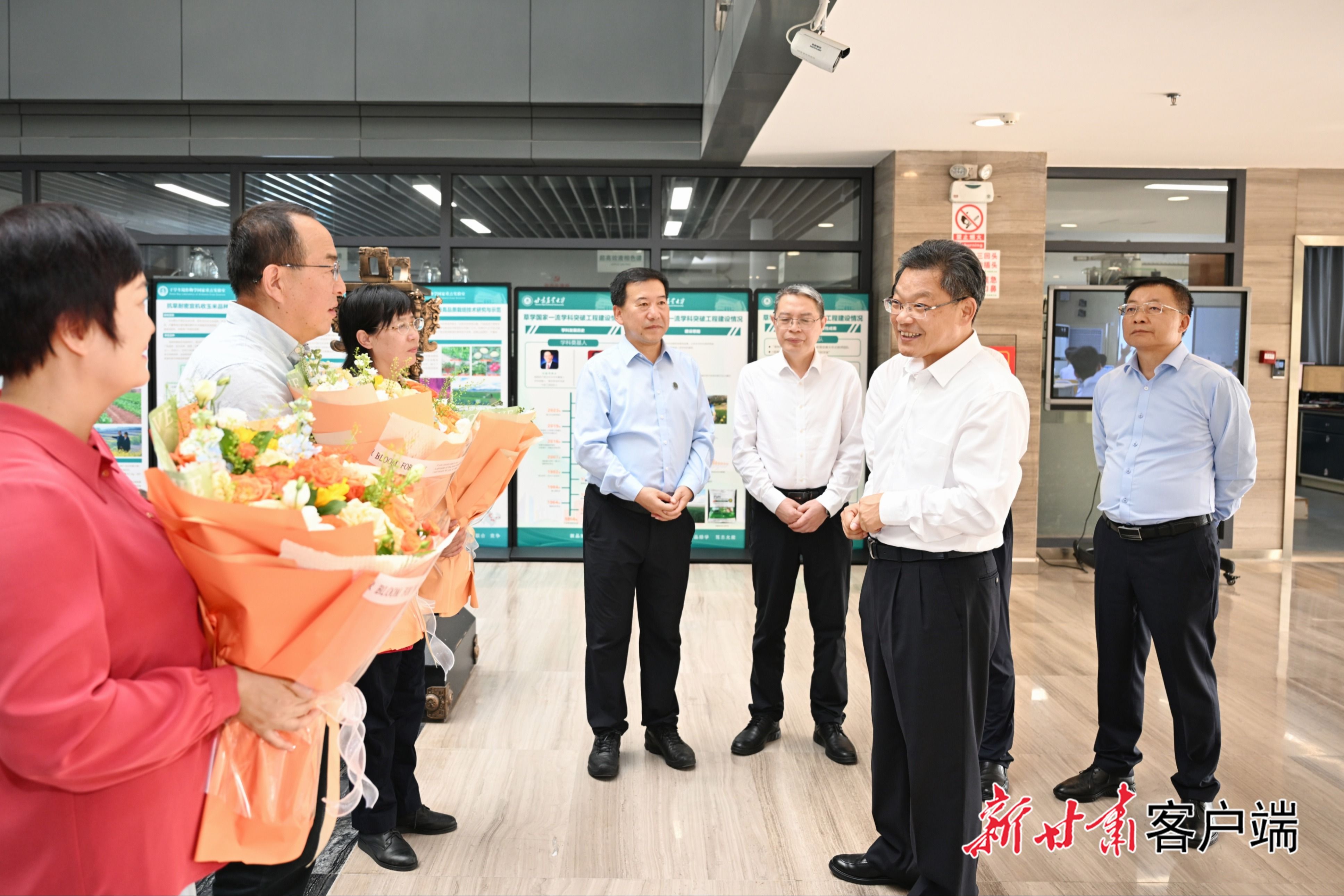 任振鹤在甘肃农业大学、兰州城市学院调研并看望慰问教师代表