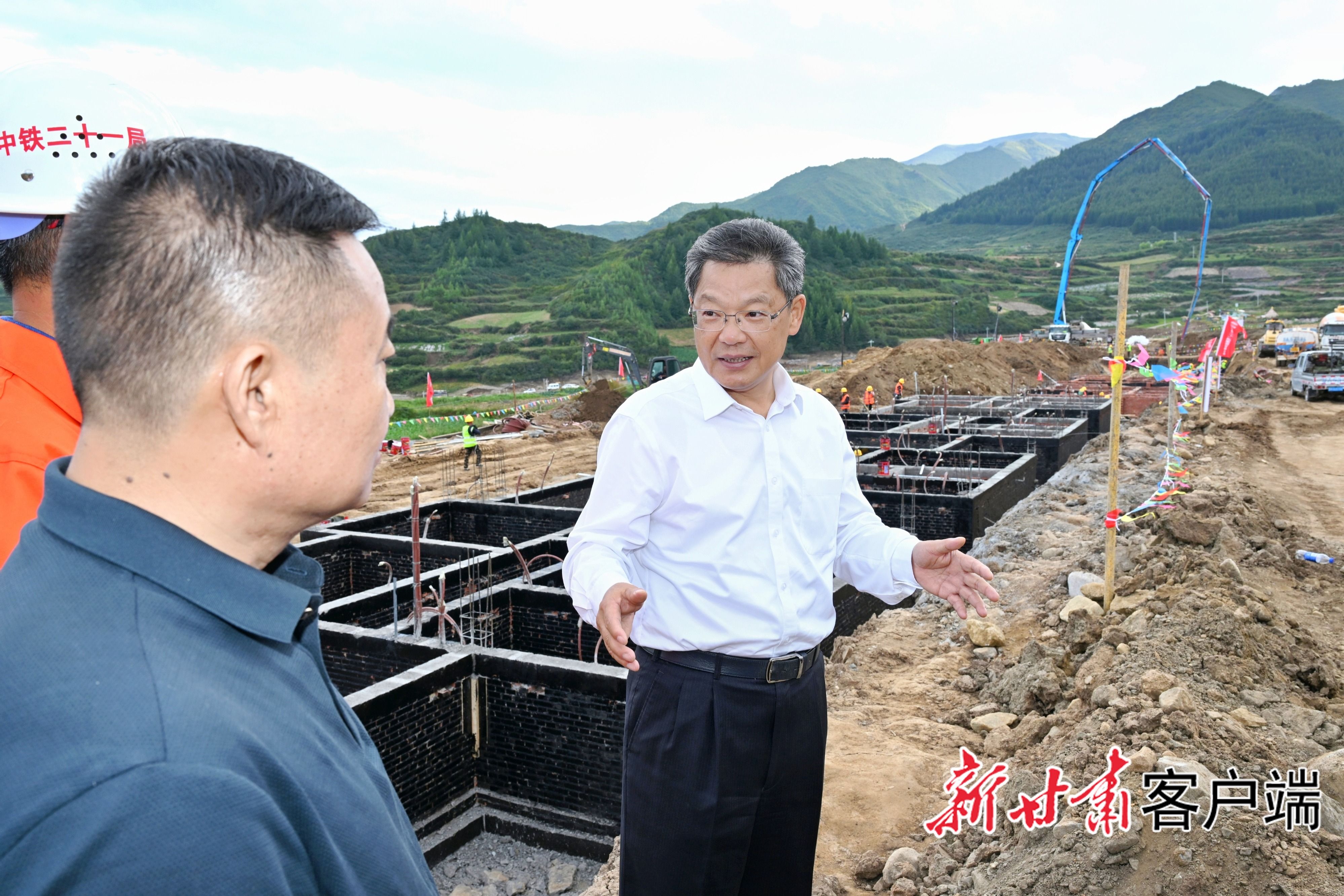 任振鹤在榆中县调研灾后恢复重建工作