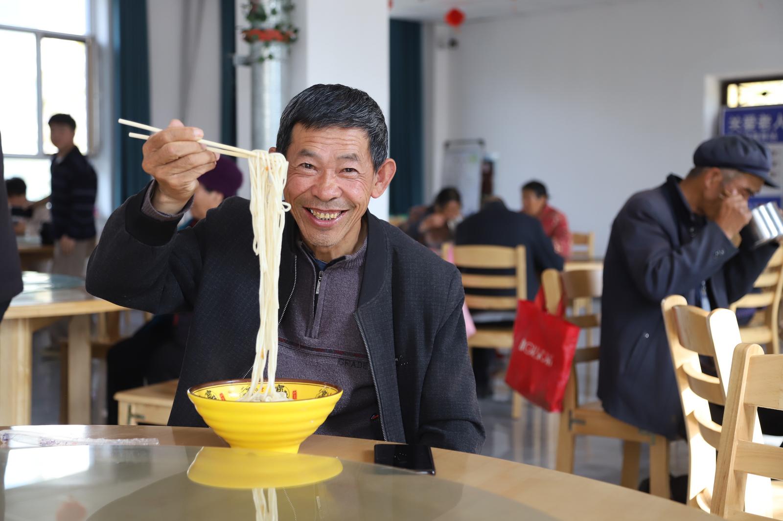 1762768683588001700.jpg 1762765362400087725.jpg