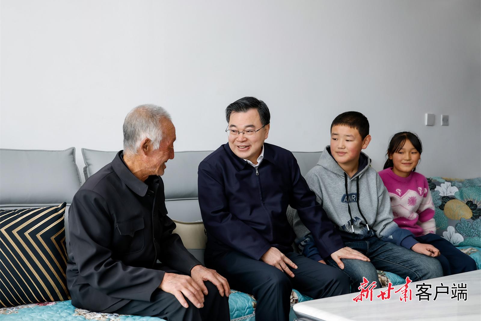 胡昌升在积石山县调研