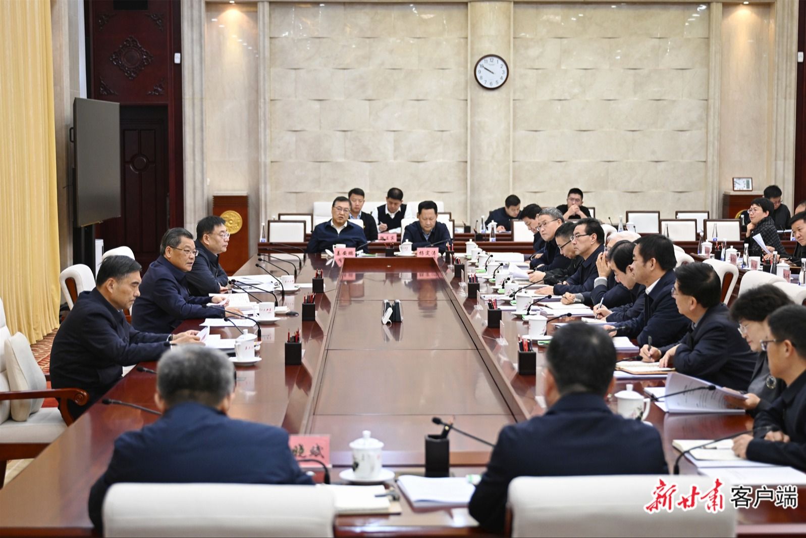 省政府就《政府工作报告（征求意见稿）》和“十五五”规划《纲要草案》征求党外人士意见建议 任振鹤出席并讲话