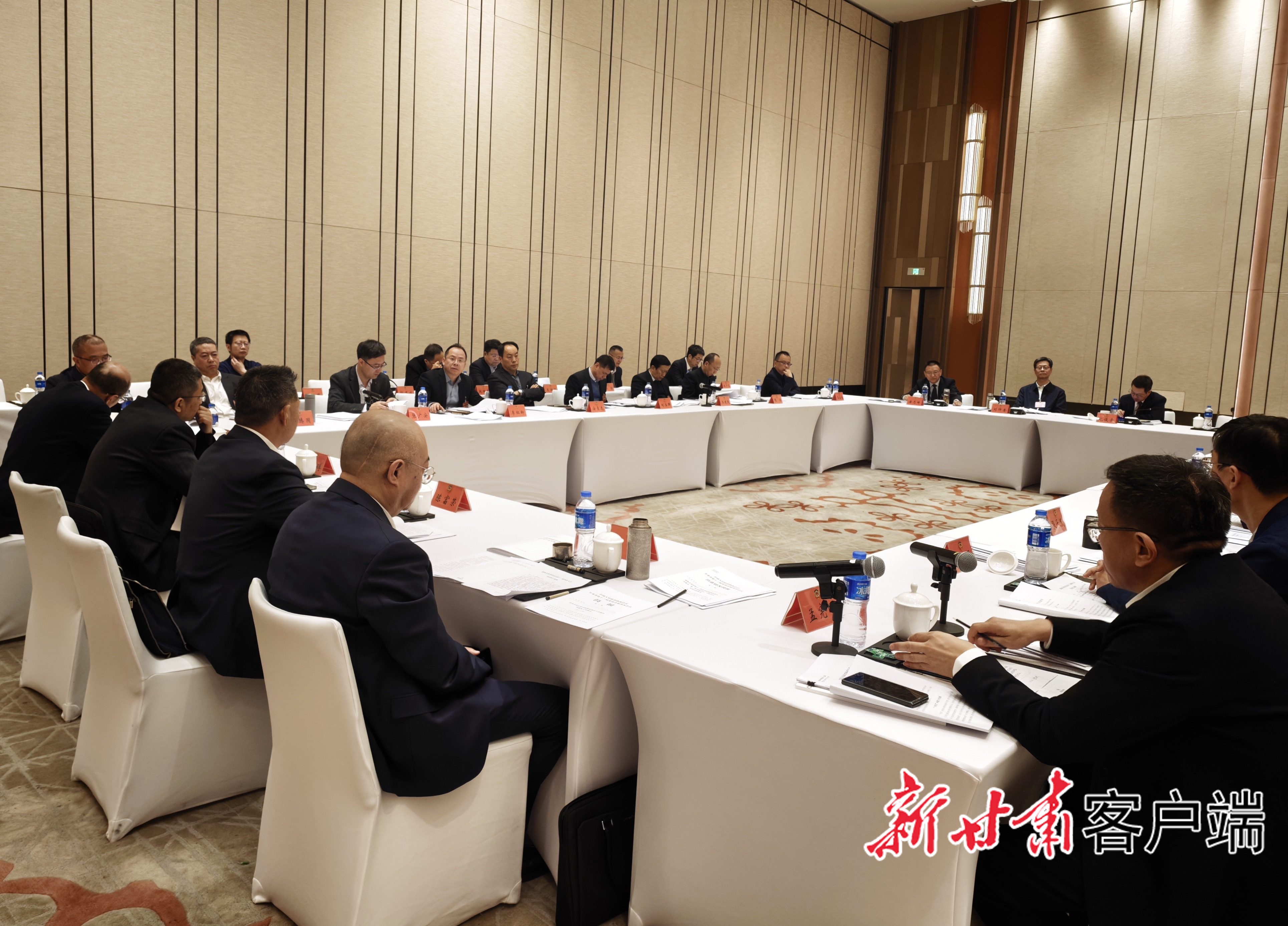 讨论政府工作报告 讨论政府工作报告.jpg