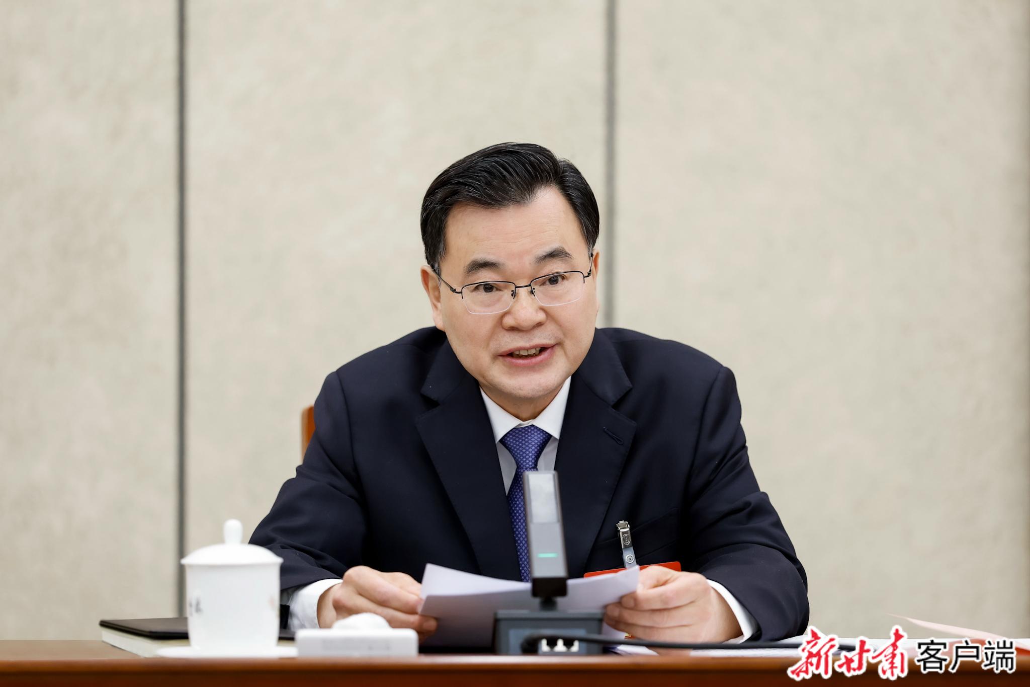 胡昌升在甘肃代表团审议政府工作报告