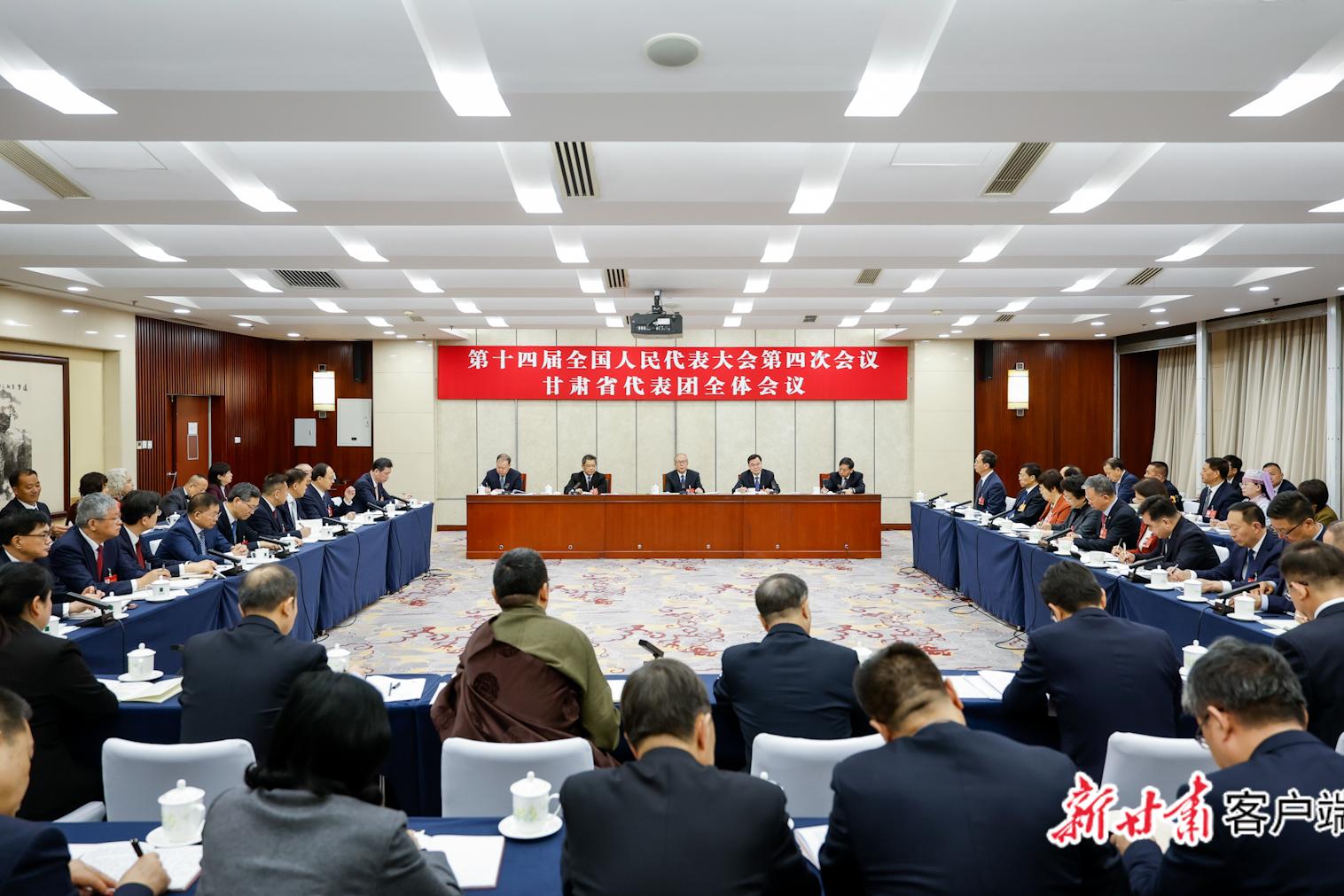 甘肃代表团审议政府工作报告