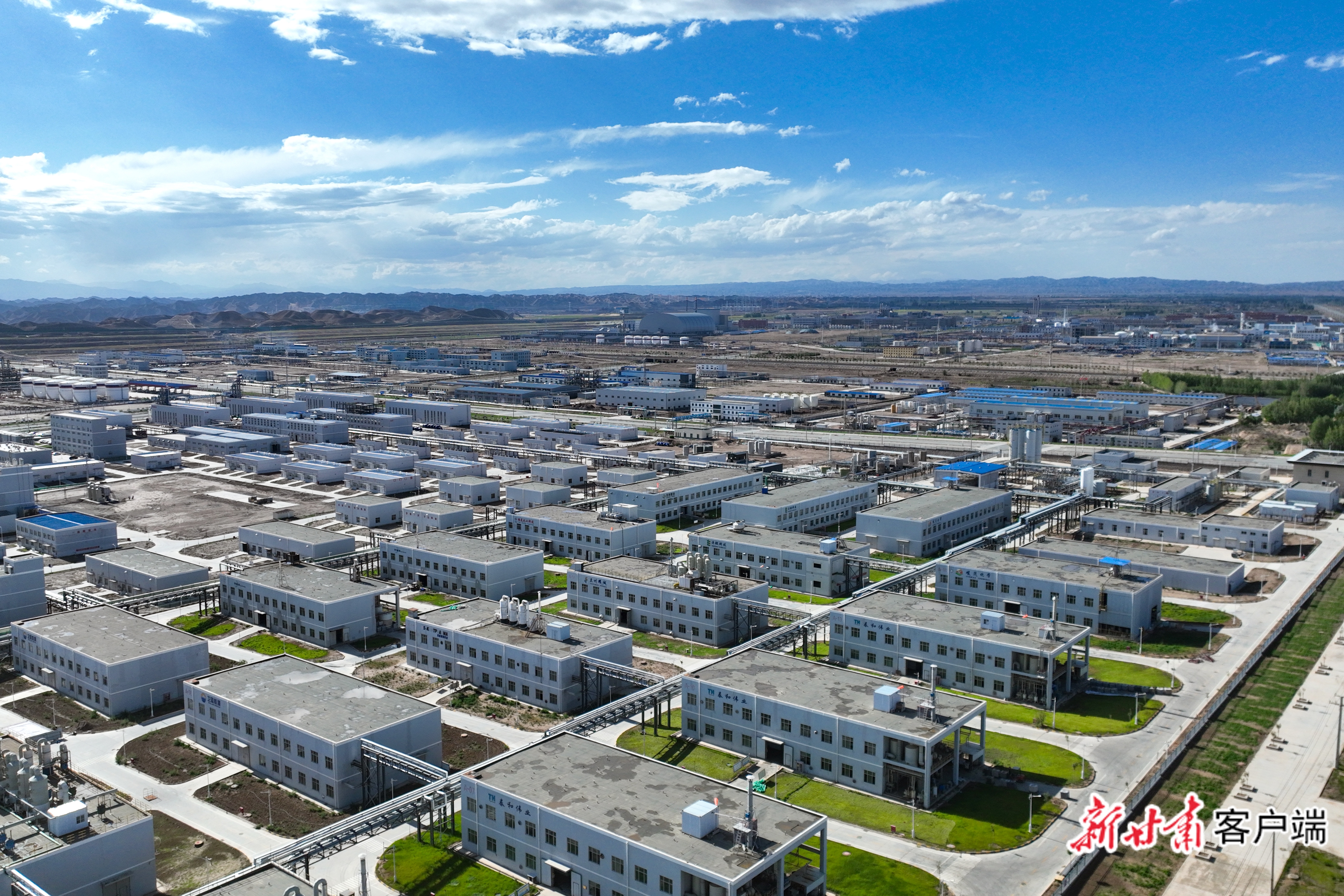 兰州新区化工园区一栋栋标准化厂房鳞次栉比(47592618)-20260320064738