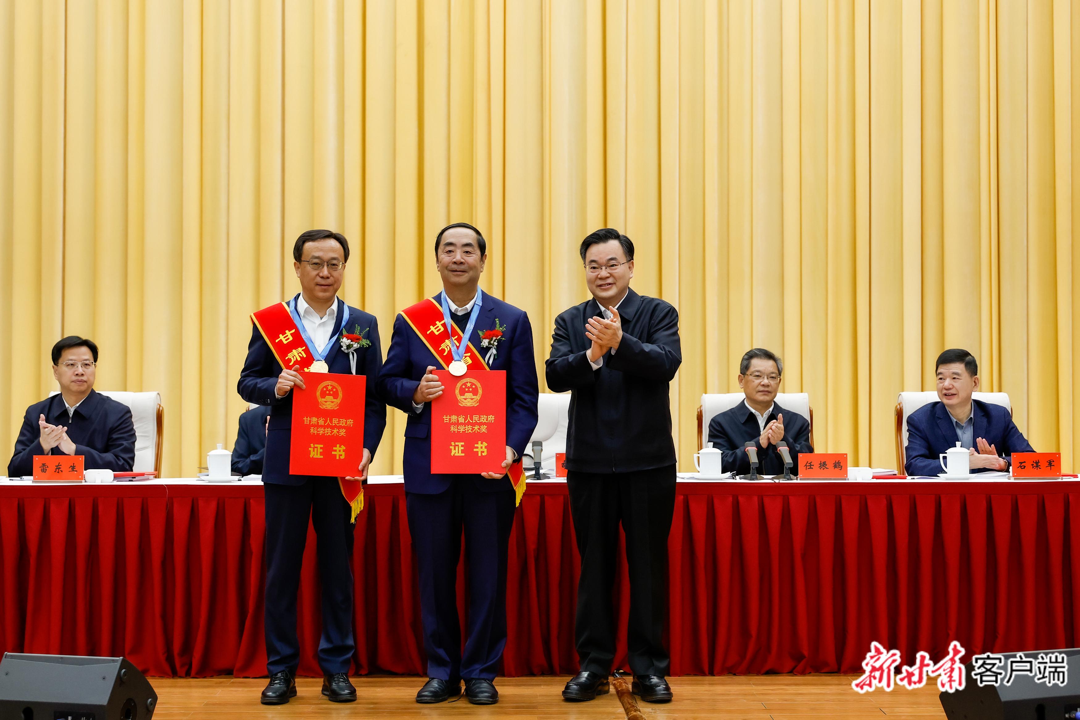 全省强科技行动推进会暨全省科学技术（专利）奖励大会举行