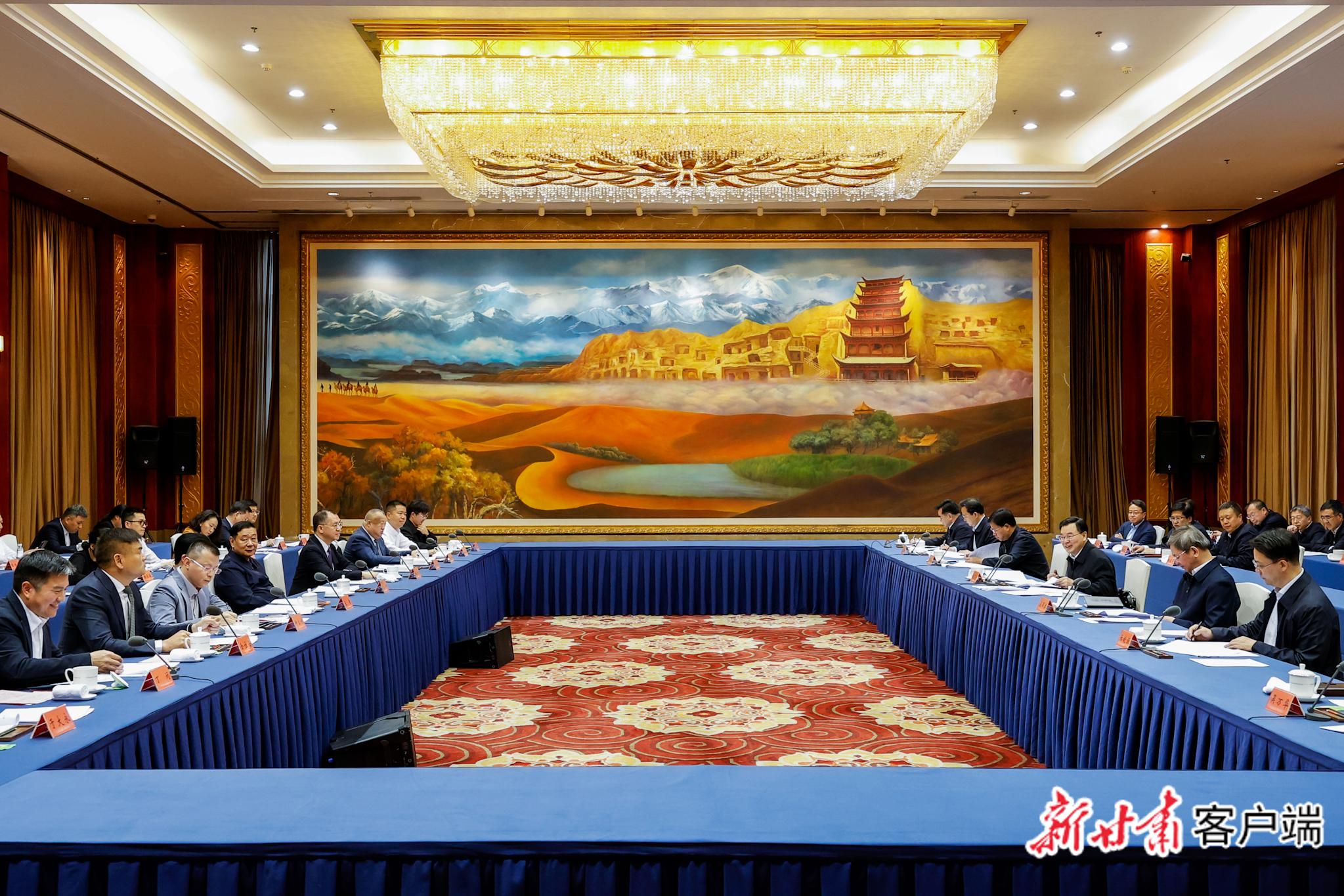 胡昌升与中国五百强产业联盟考察团座谈