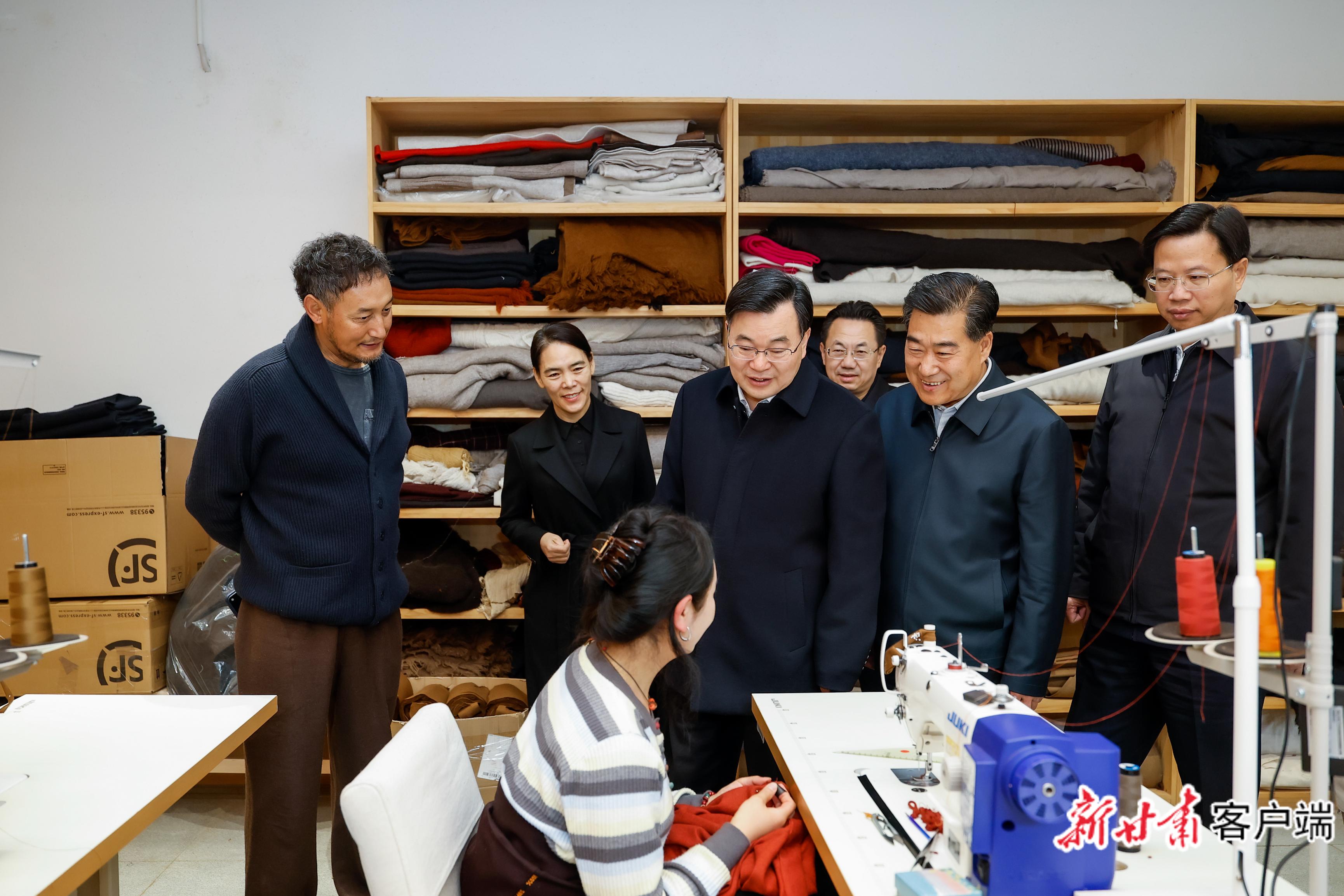 胡昌升在合作市调研