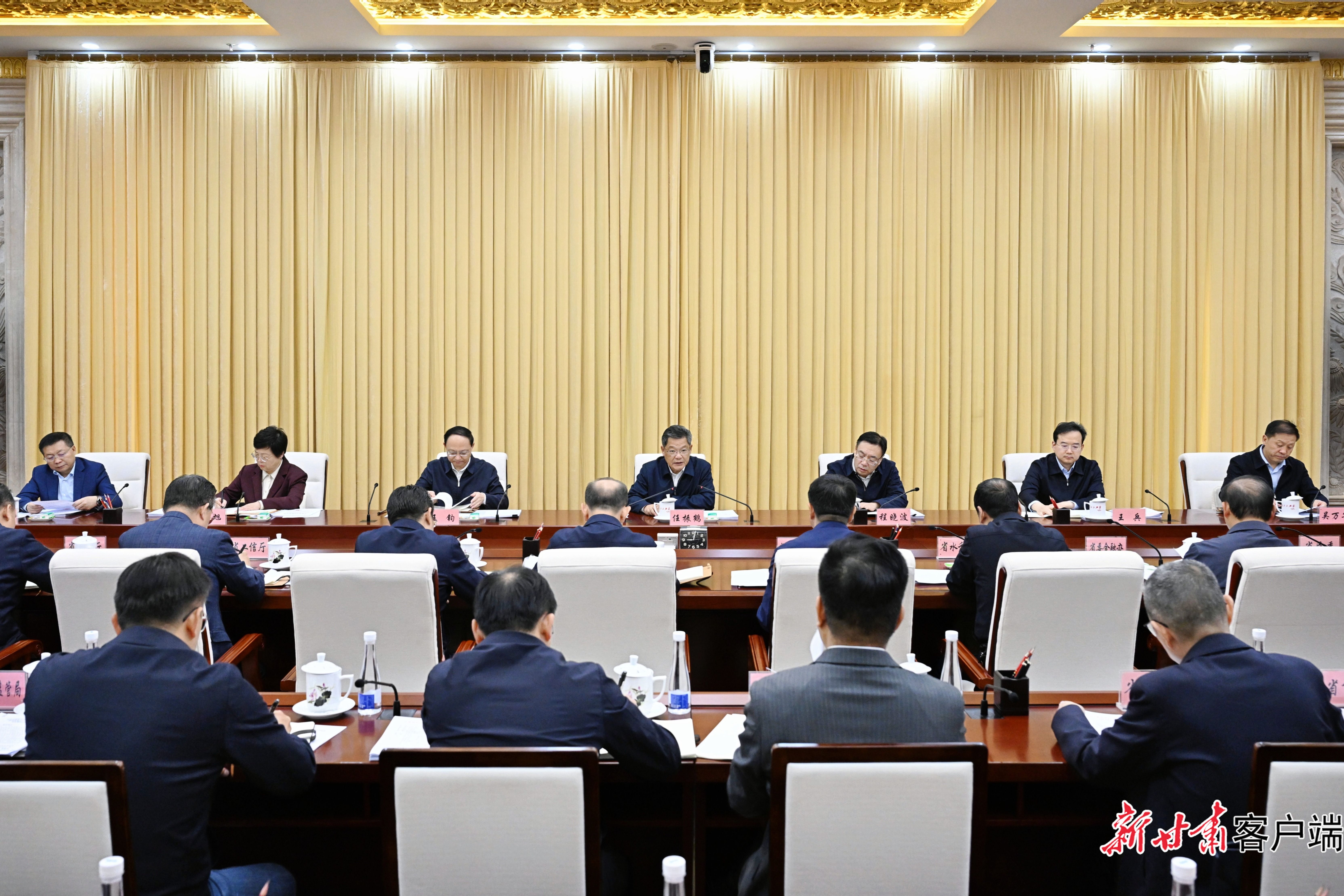 任振鹤主持召开省长办公会议