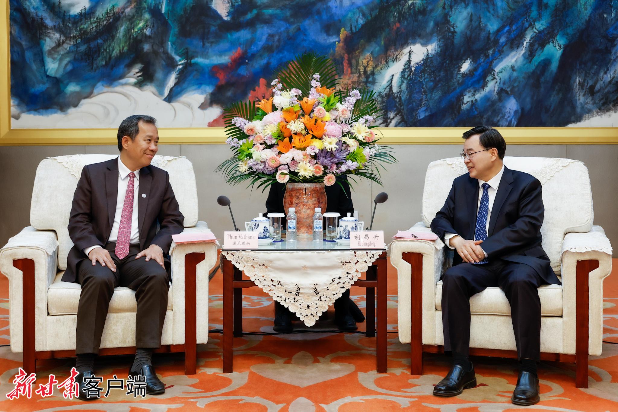 胡昌升会见柬埔寨参议院第二副主席通瓦塔纳一行