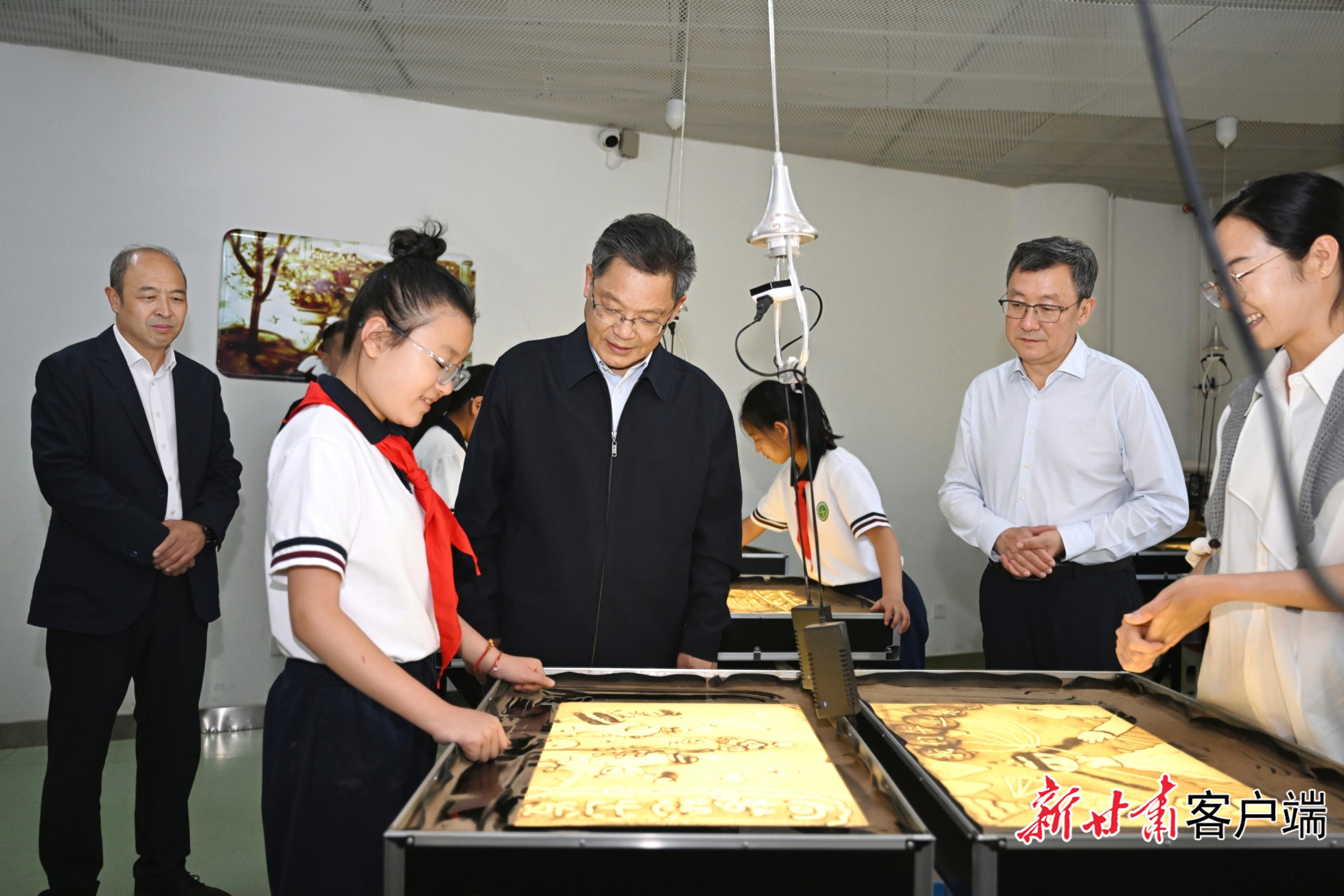 任振鹤在兰州市看望少年儿童、检查教育领域突出问题专项整治、调研思政课建设