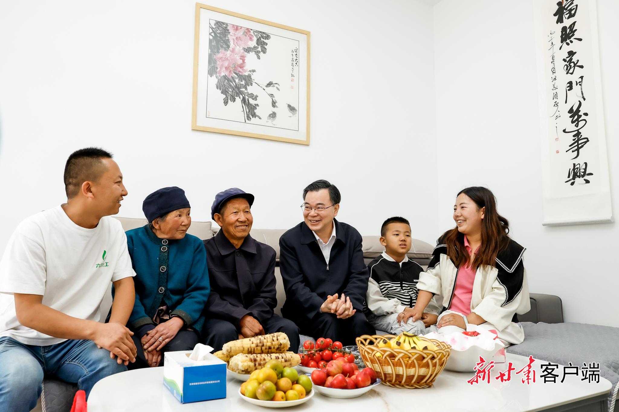 胡昌升在调研陇西地震灾后恢复重建工作