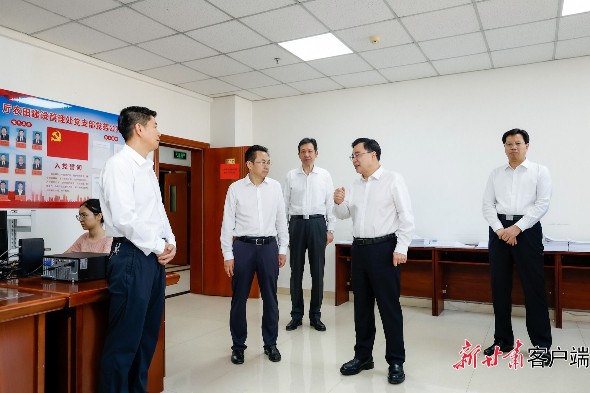 胡昌升在经济决策类部门调研督导群众身边不正之风和腐败问题集中整治工作
