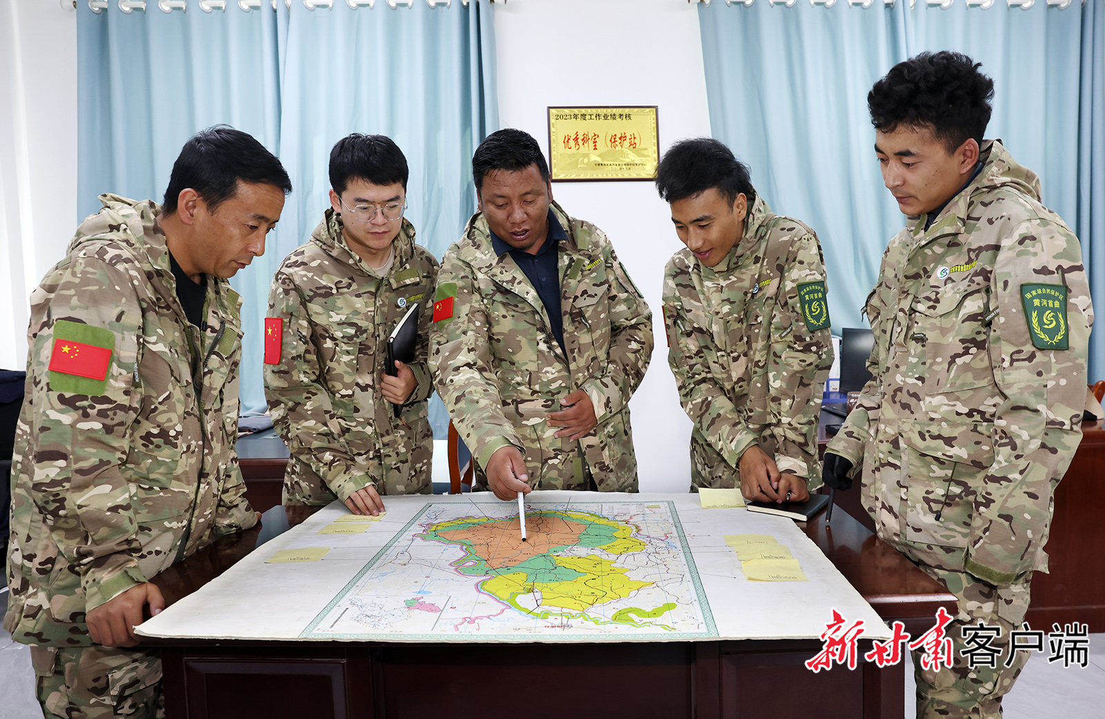 甘肃黄河首曲保护区管护见成效：“鹤宝宝”一家四口湿地嬉戏