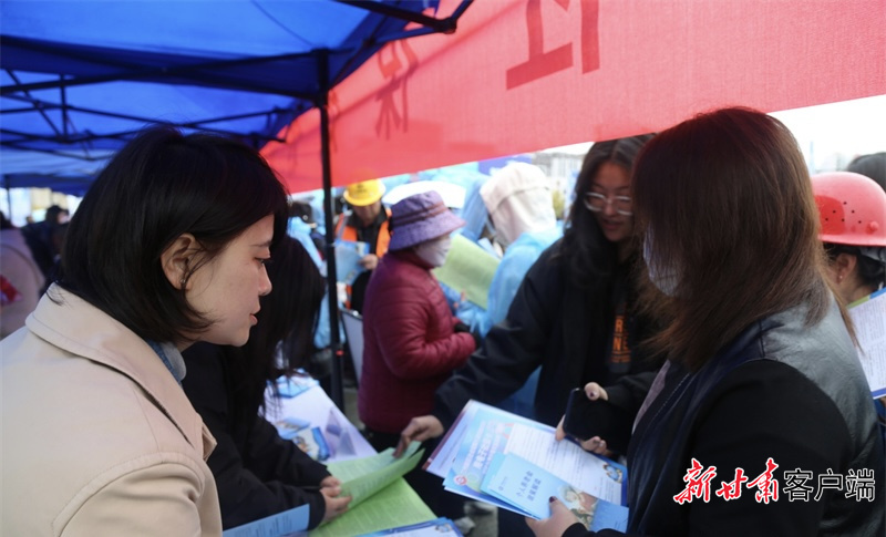 甘肃稳岗政策落地三天，中小微企业主与青年求职者感受“真金白银”温度