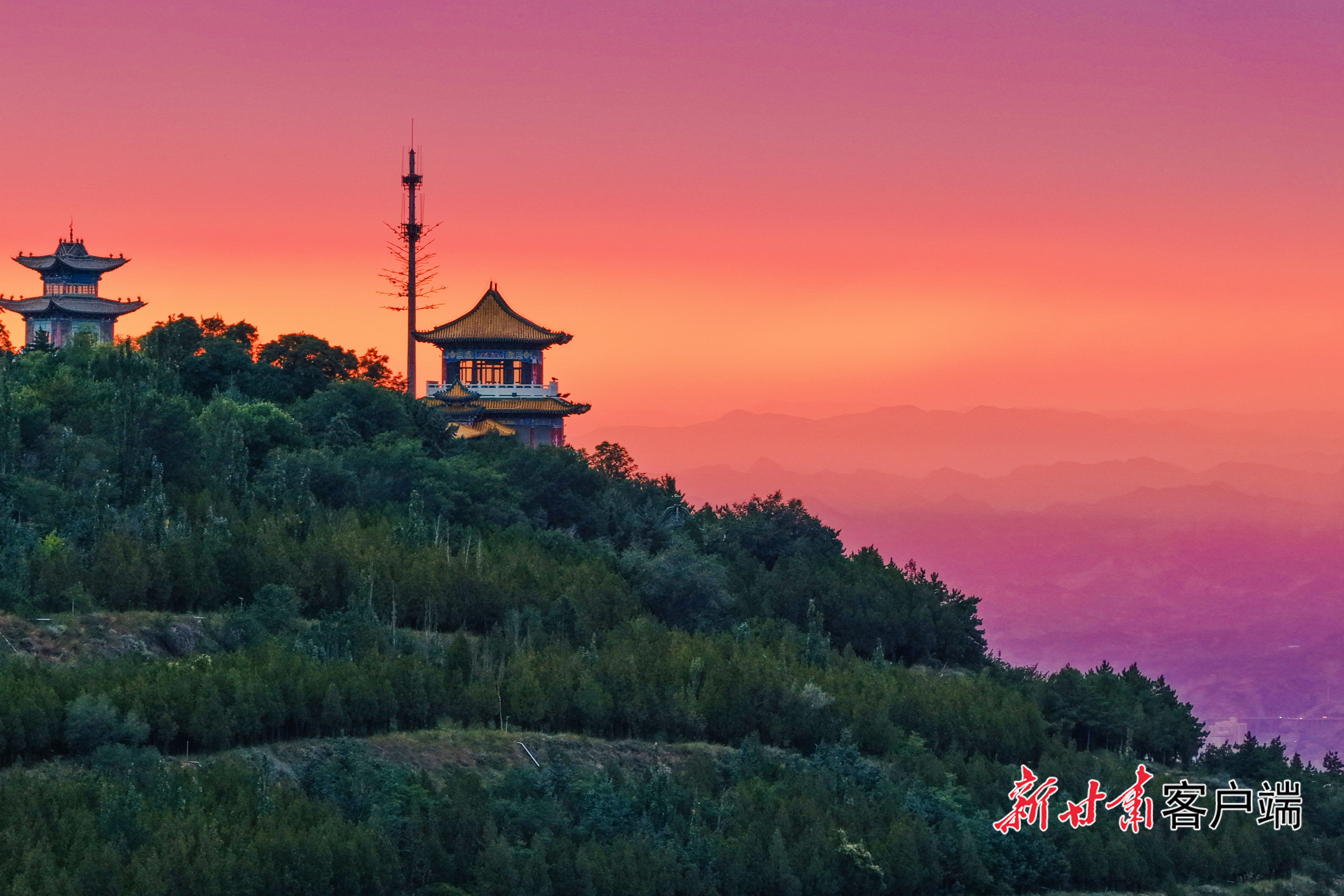 兰山之上：半边焰火，满城星汉