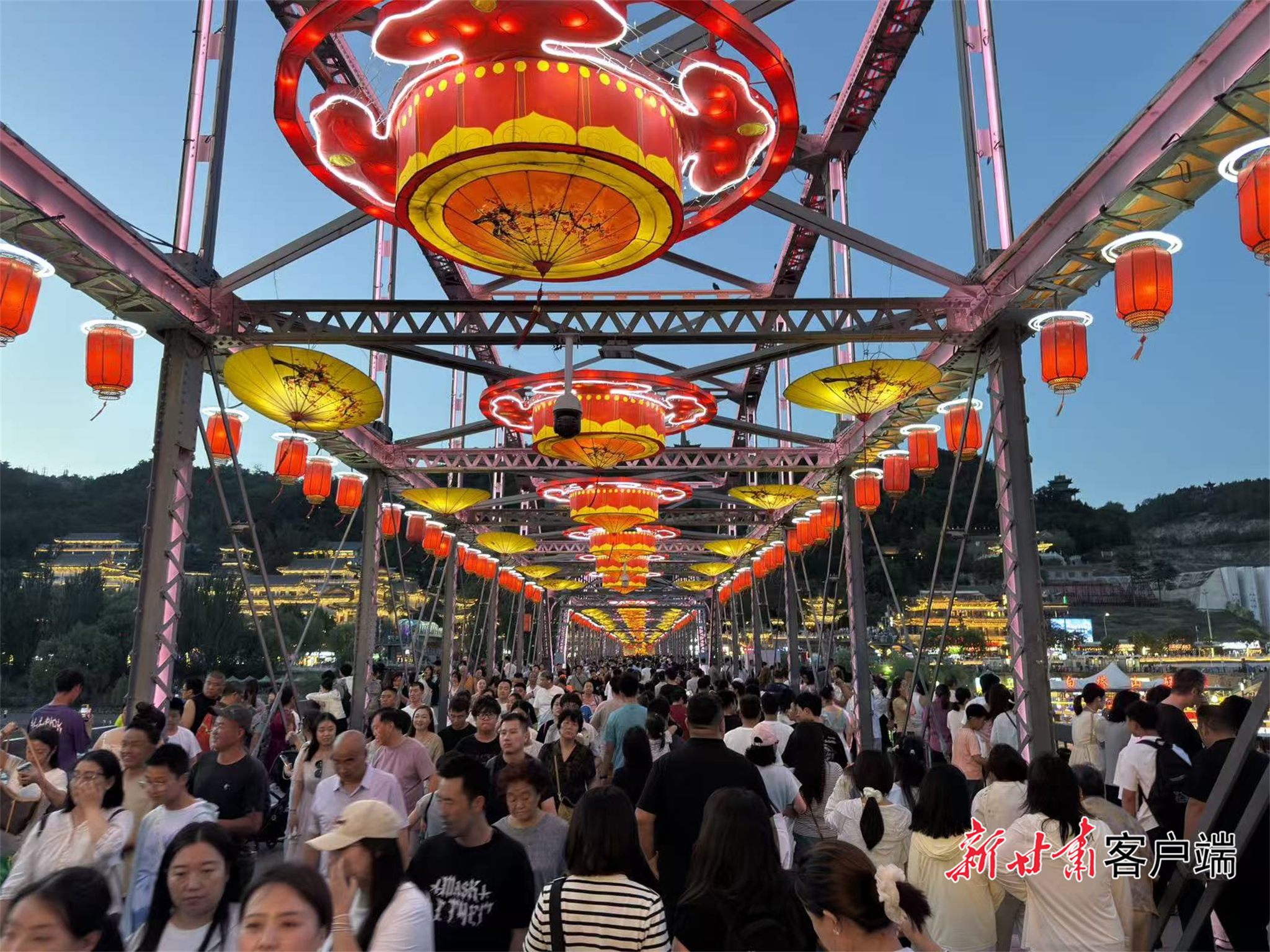 【潮经济】一河灯火夜金城——兰州夜经济一线观察