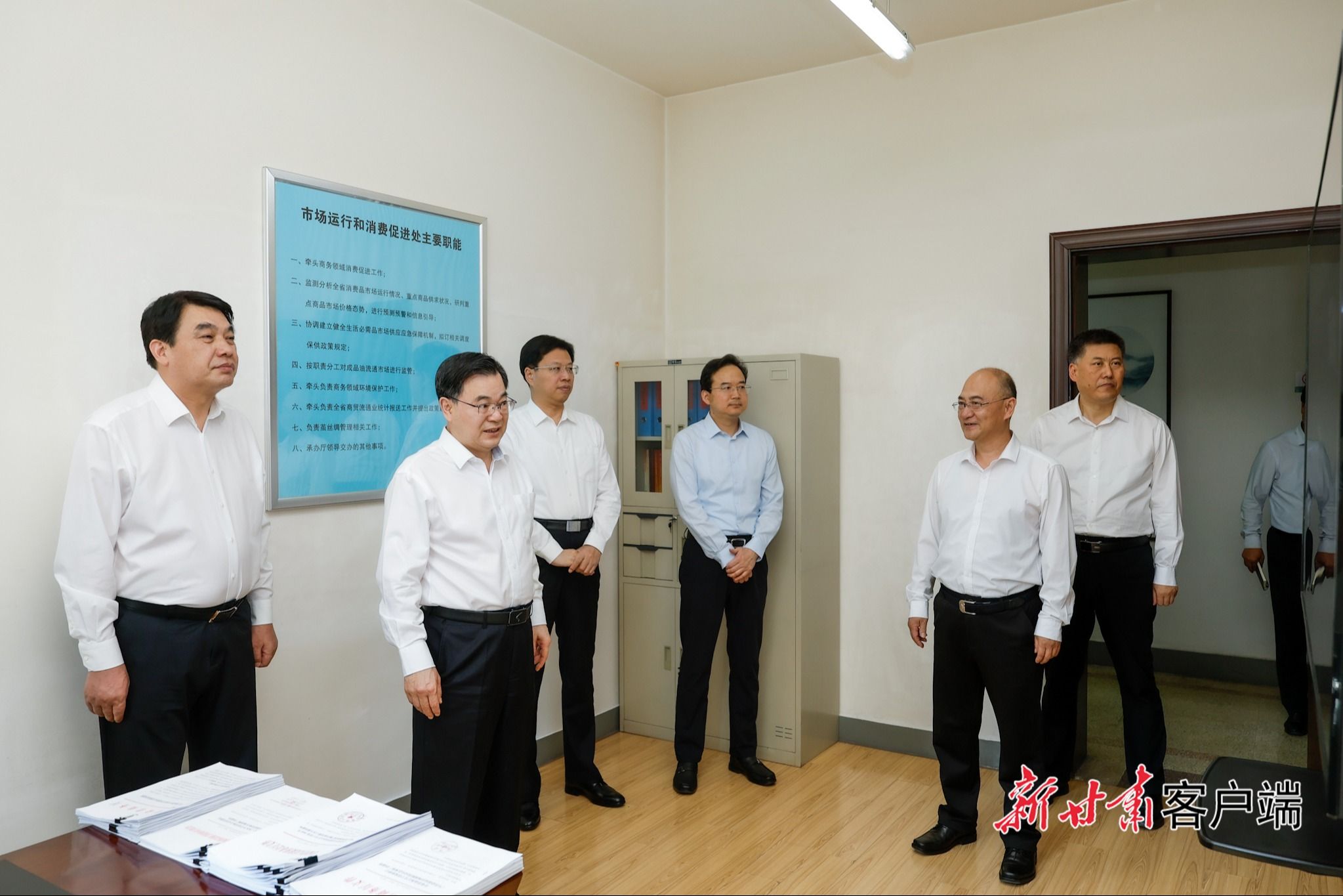 胡昌升调研招商引资和促进消费工作