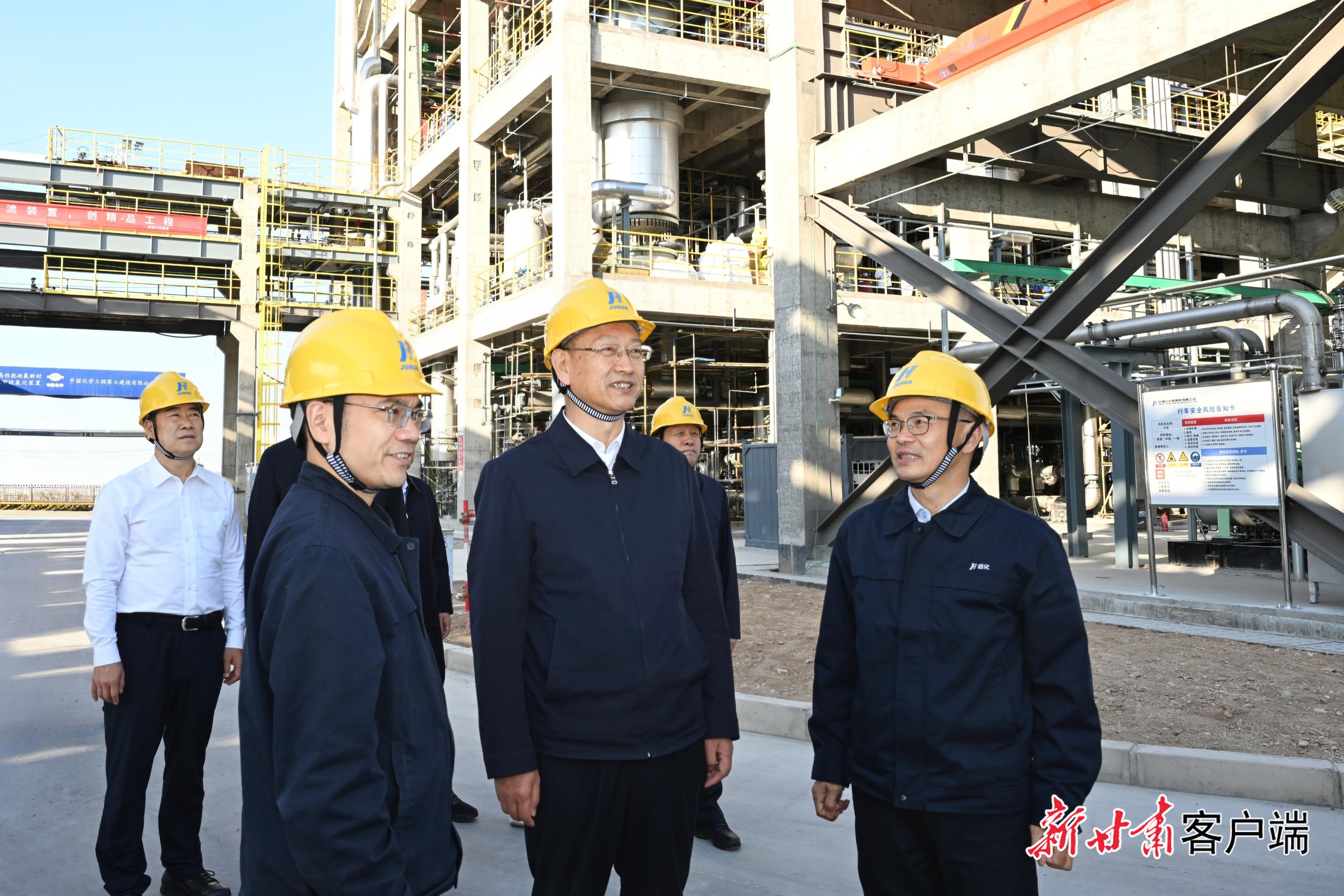 孔绍逊在酒泉嘉峪关调研