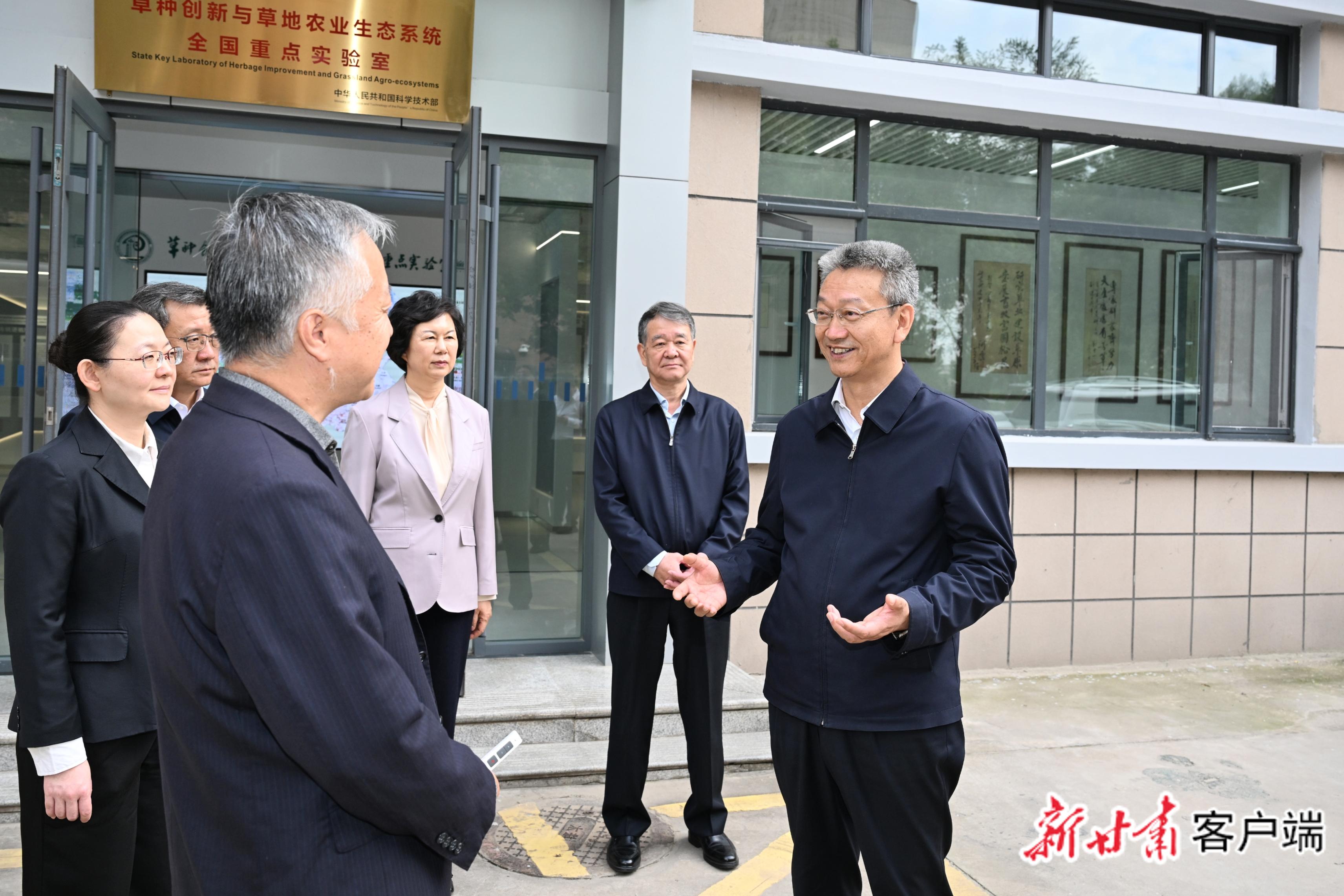 孔绍逊在兰州大学西北师范大学调研